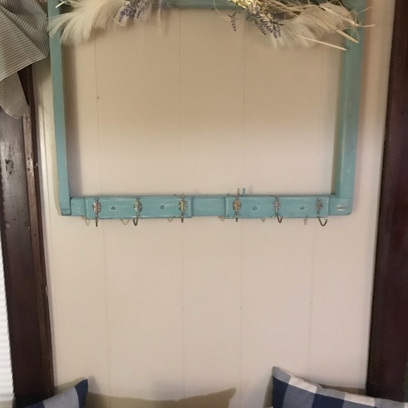 Refurbished Vintage Farm Window Frame - Picture 5 of 5